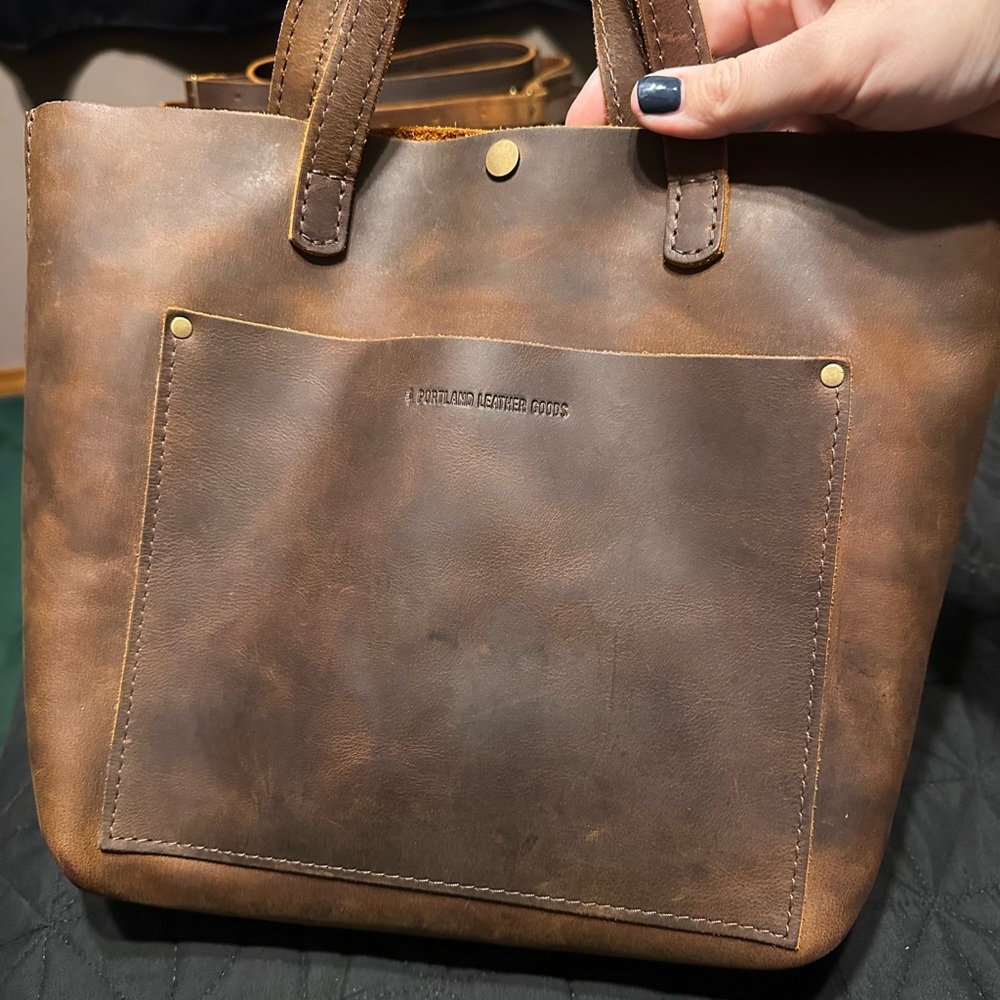 Portland Leather Medium crossbody - Canyon leather